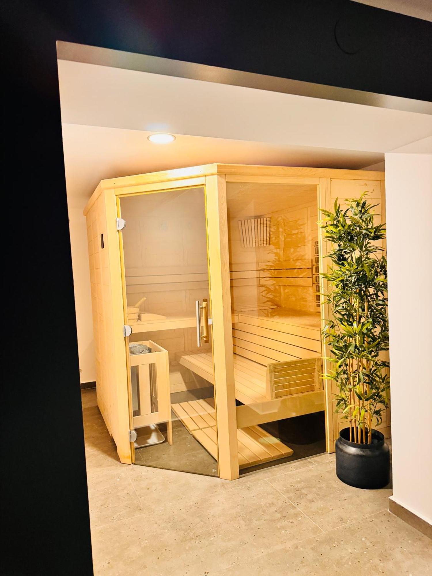 Ylly Aparts Brasov Ngoại thất bức ảnh